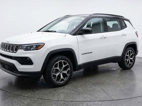 Used 2025 Jeep Compass Limited image 3