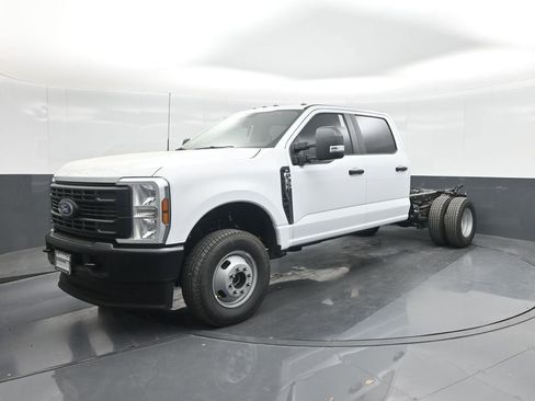 New 2025 Ford F350 XL image 28
