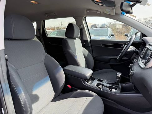 Used 2019 Kia Sorento LX w/ LX Convenience Package image 22