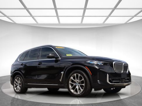Used 2024 BMW X5 xDrive40i w/ Premium Package AWD/4WD image 3