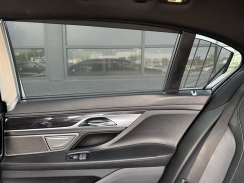 Used 2019 BMW 740i w/ Executive Package image 16