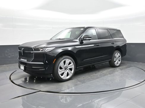 New 2025 Lincoln Navigator Reserve image 1