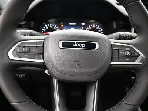 Used 2026 Jeep Compass Latitude AWD/4WD image 21