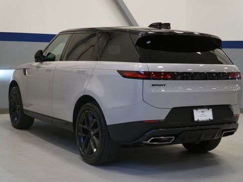 Used 2024 Land Rover Range Rover Sport SE AWD/4WD image 3