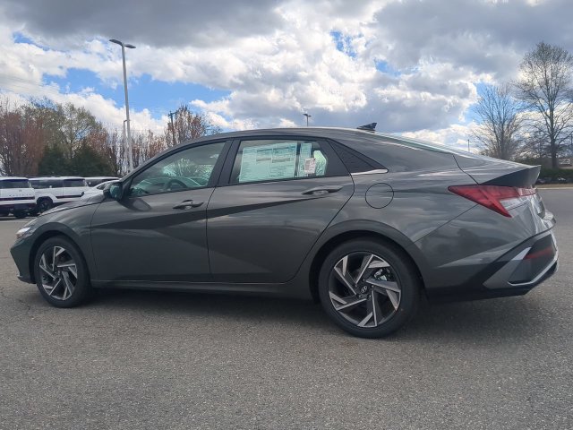 Used 2026 Hyundai Elantra Limited FWD image 6
