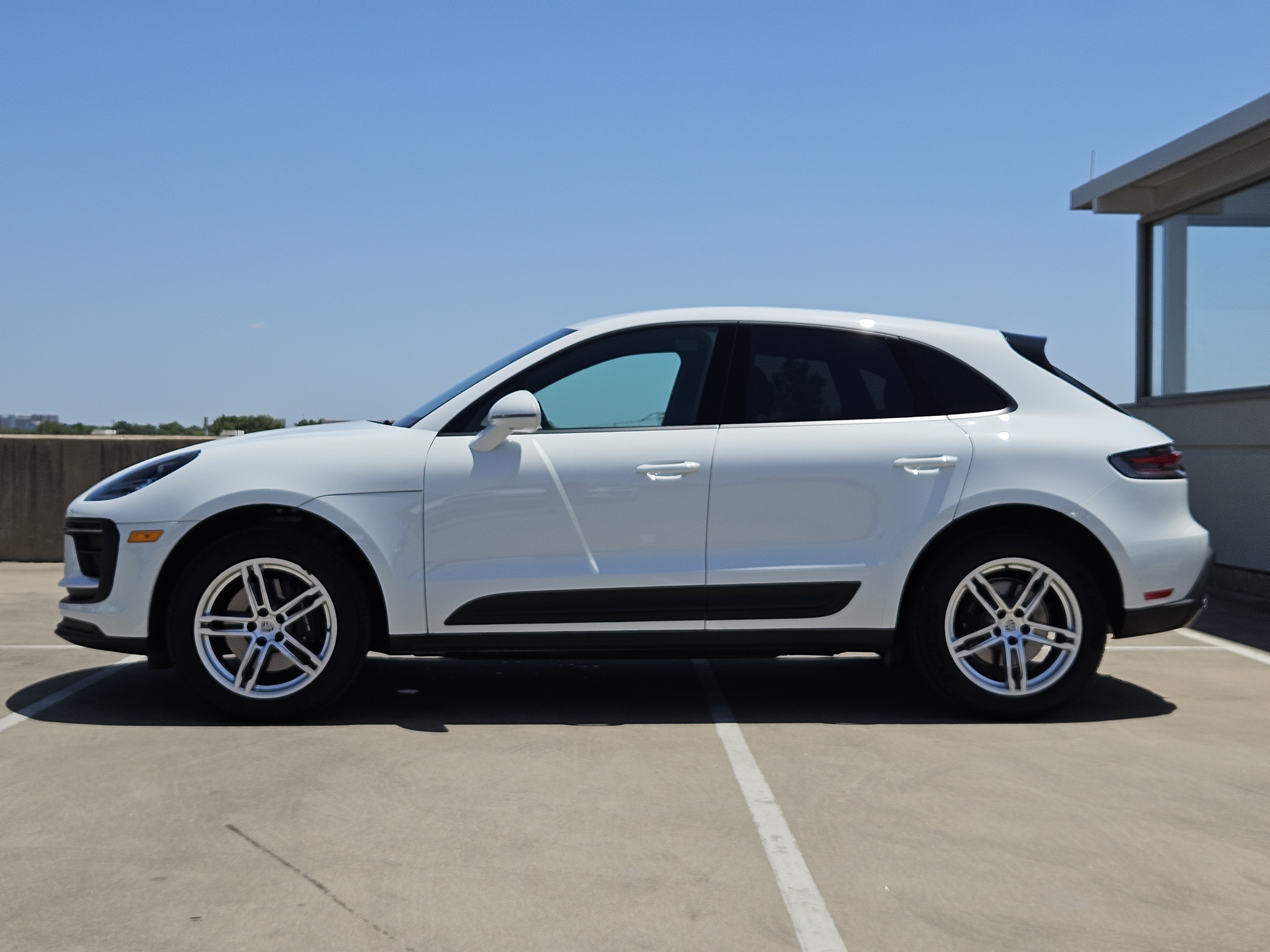 Certified 2026 Porsche Macan AWD/4WD image 2