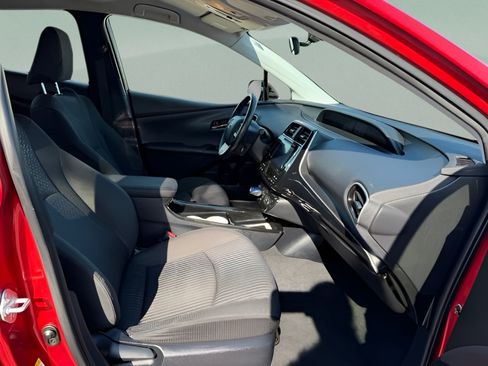 Used 2016 Toyota Prius Four FWD image 27