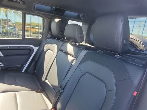 Used 2023 Land Rover Defender 110 X-Dynamic SE image 14