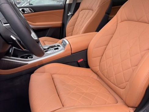 Used 2024 BMW X7 xDrive40i image 5