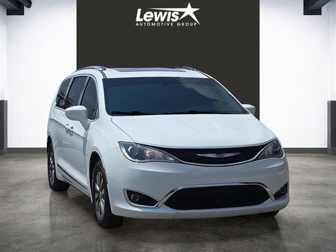 Used 2019 Chrysler Pacifica Touring-L Plus FWD image 6