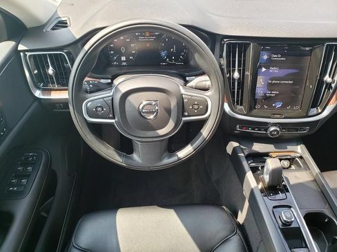 Used 2022 Volvo S60 B5 Momentum w/ Advanced Package AWD/4WD image 13