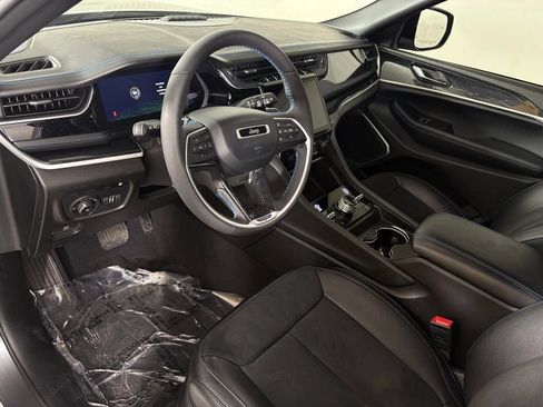 Used 2024 Jeep Grand Cherokee Trailhawk w/ Luxury Tech Group III image 16