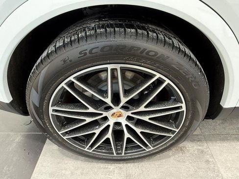 Certified 2025 Porsche Cayenne Coupe image 8
