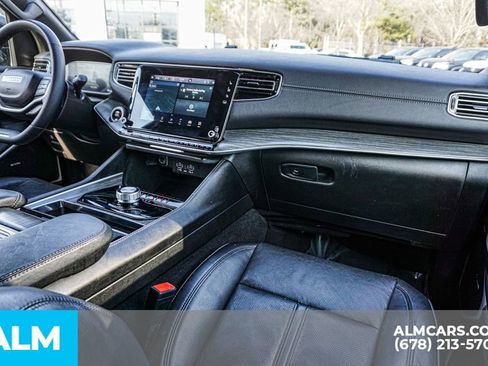 Used 2024 Jeep Wagoneer Series II w/ Flexible Seating Group image 27