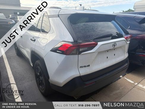Used 2023 Toyota RAV4 XLE FWD image 9