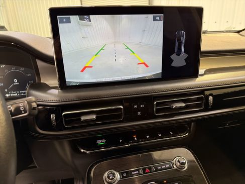 Used 2023 Lincoln Nautilus AWD w/ Premium Package image 18