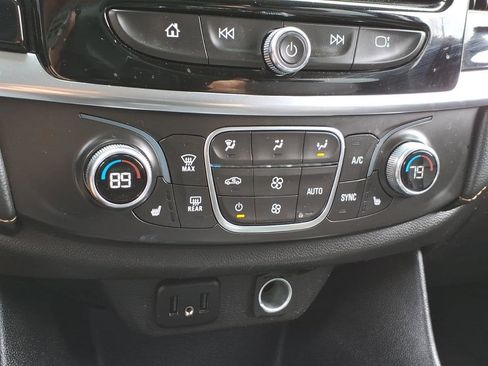 Used 2021 Chevrolet Traverse LT AWD/4WD image 13