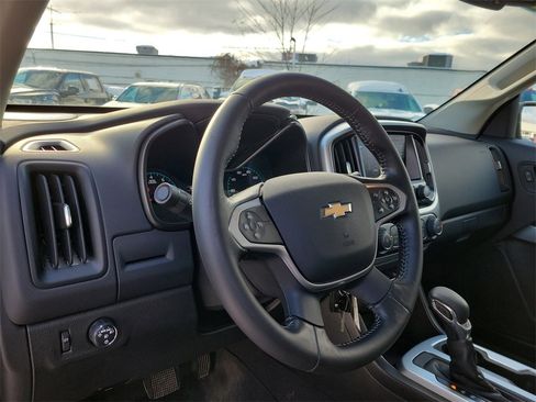 Used 2022 Chevrolet Colorado LT w/ LT Convenience Package image 18