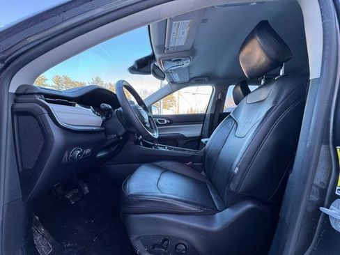 Used 2022 Jeep Compass Limited image 10