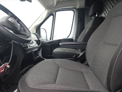 Used 2025 RAM ProMaster 2500 w/ U-Haul Equipment Group FWD image 4