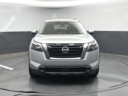 Used 2025 Nissan Pathfinder SV image 8