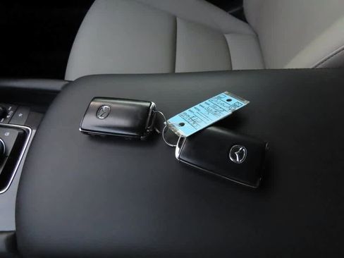 Used 2020 MAZDA MAZDA3 Hatchback w/ Preferred Package image 25