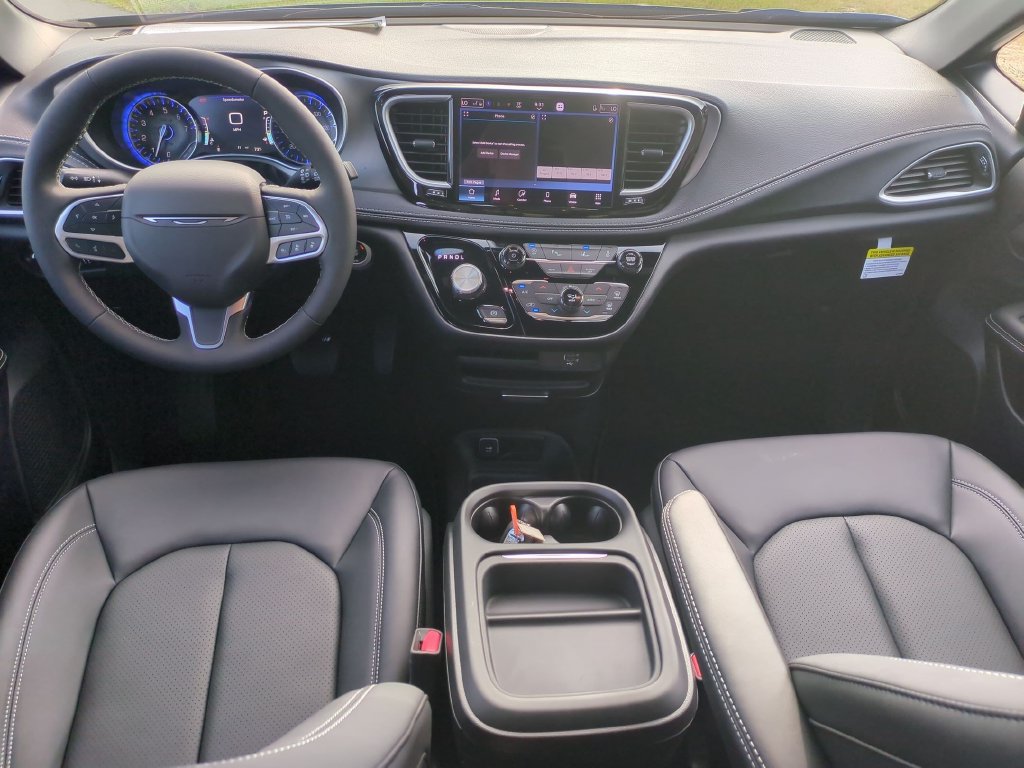 New 2027 Chrysler Pacifica Select FWD image 28