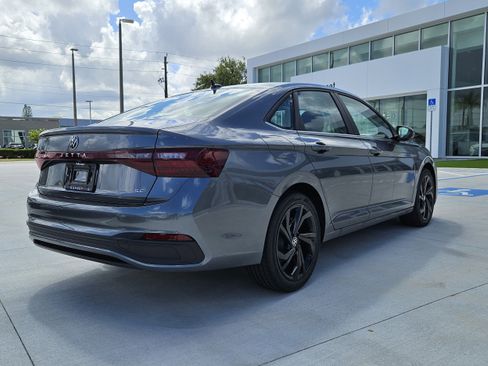 New 2025 Volkswagen Jetta SE image 7