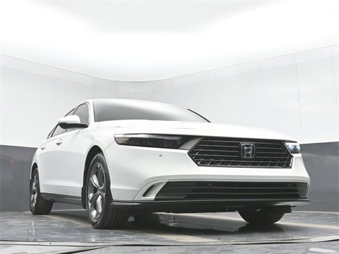 Used 2023 Honda Accord EX-L image 41