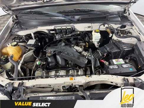 Used 2005 Ford Escape Limited FWD image 4