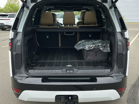 Certified 2025 Land Rover Discovery Dynamic SE AWD/4WD image 28