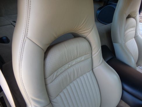 Used 2001 Chevrolet Corvette Coupe w/ Preferred Equipment Group2 image 6