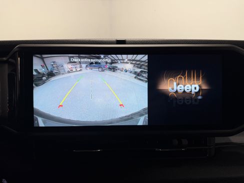 Used 2024 Jeep Wrangler Sport S image 12