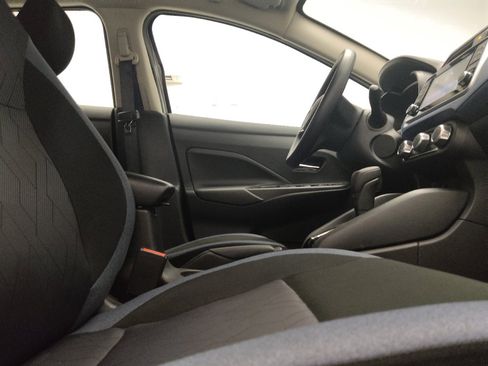 Used 2025 Nissan Versa SV FWD image 21