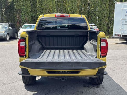 Used 2023 GMC Canyon AT4 w/ AT4 Premium Package AWD/4WD image 4