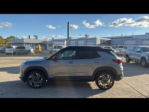 Used 2025 Chevrolet TrailBlazer RS w/ Convenience Package image 3