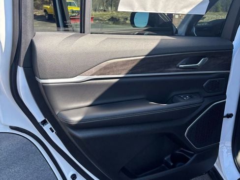 New 2026 Jeep Grand Cherokee L Limited image 18