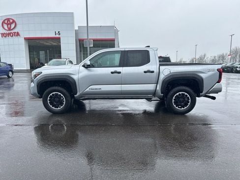 Used 2024 Toyota Tacoma TRD Off-Road AWD/4WD image 13