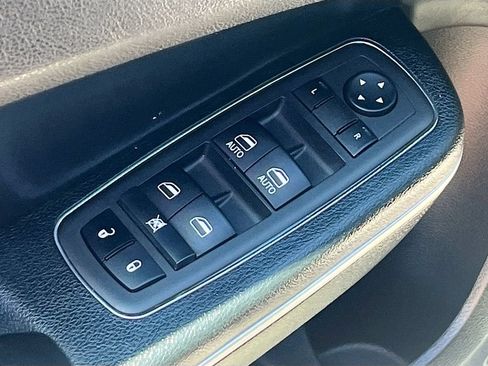 Used 2022 Chrysler 300 S RWD image 18