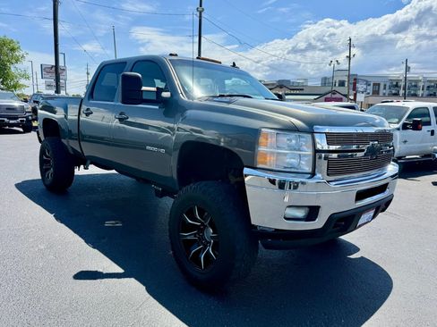 Used 2011 Chevrolet Silverado 2500 LTZ w/ LTZ Plus Package AWD/4WD image 7