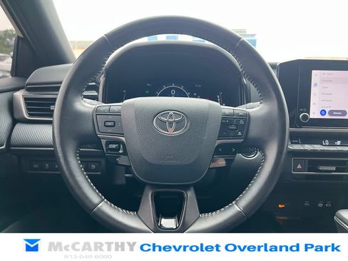 Used 2025 Toyota Camry SE FWD image 11