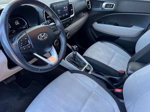 Used 2024 Hyundai Venue SEL FWD image 10