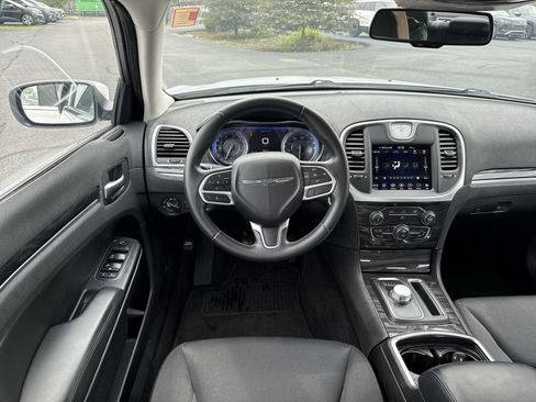 Used 2018 Chrysler 300 Touring AWD/4WD image 14