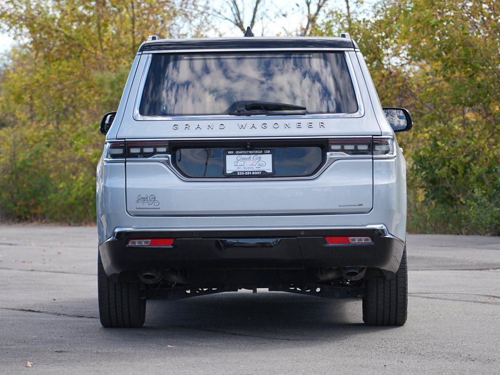 Used 2023 Jeep Grand Wagoneer Series III AWD/4WD image 4