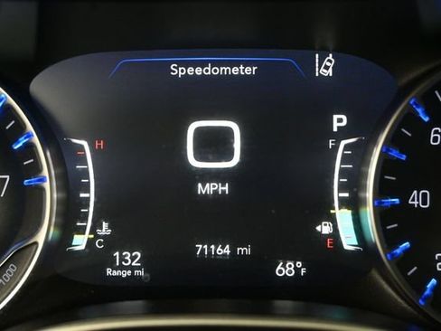 Certified 2023 Chrysler Pacifica Touring-L FWD image 13