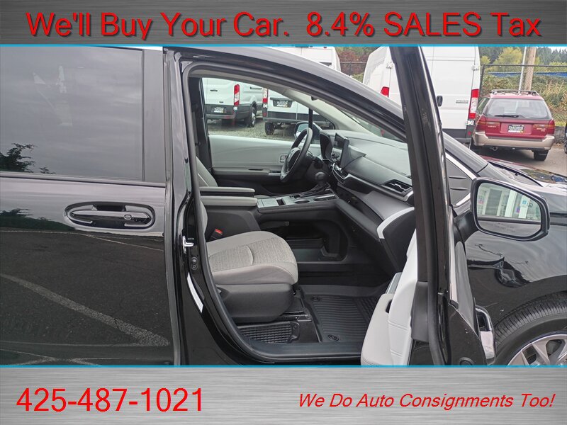 Used 2025 Toyota Sienna LE FWD image 12