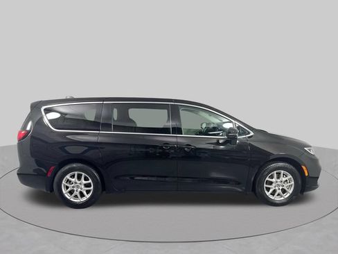 Used 2024 Chrysler Pacifica Touring-L FWD image 36