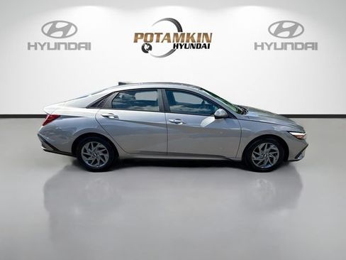 Certified 2024 Hyundai Elantra SEL FWD image 4