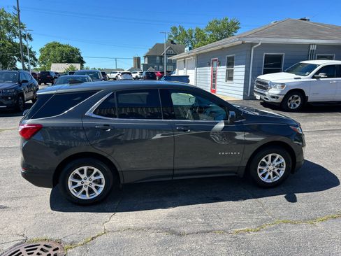 Used 2020 Chevrolet Equinox LT FWD image 2