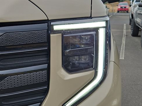 Used 2023 GMC Sierra 1500 Elevation w/ Elevation Premium Package AWD/4WD image 9